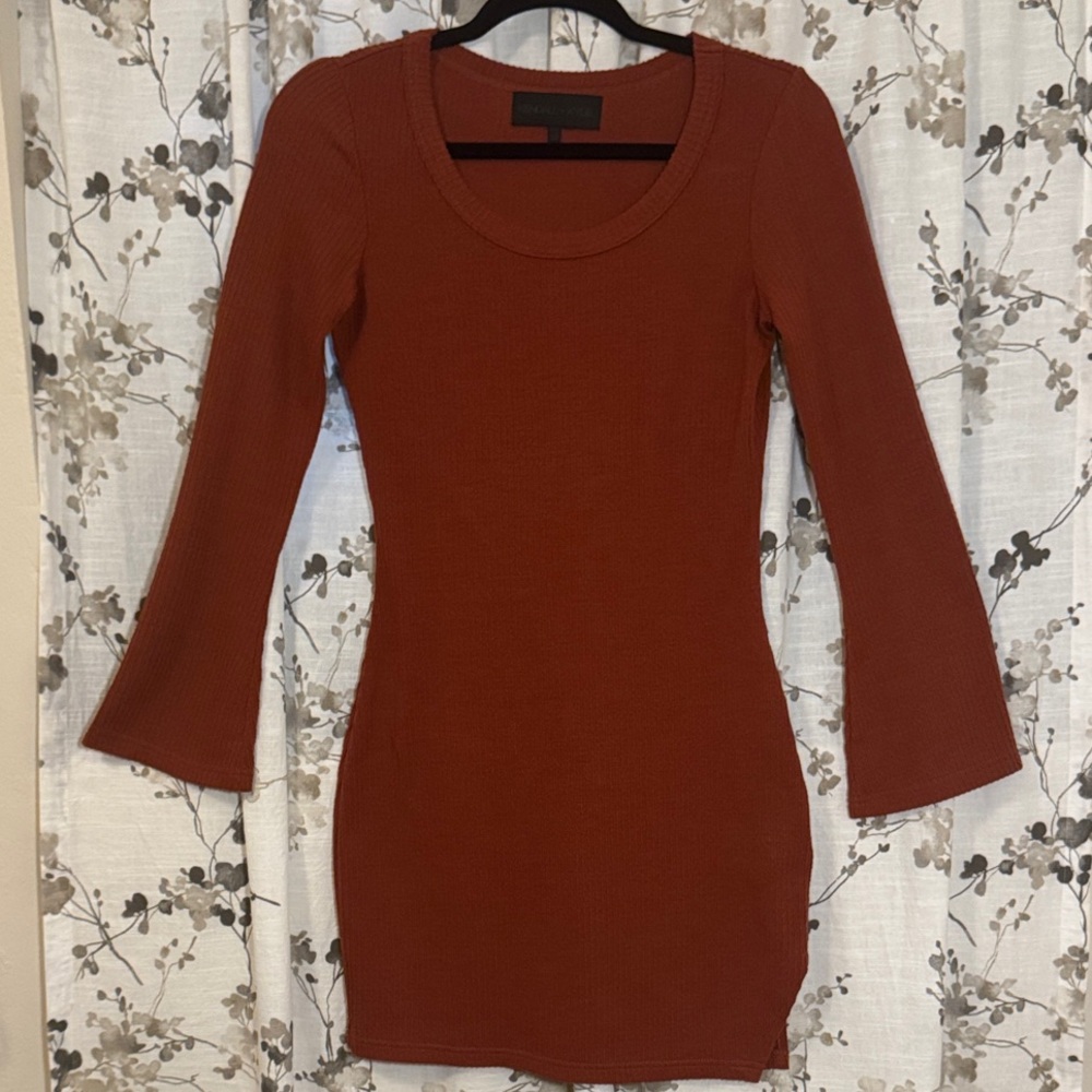 Kendall & Kylie Long Flare Sleeve Rust Short Dress